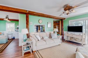 a living room with a couch and a tv at Drehers Victory in Edisto Island