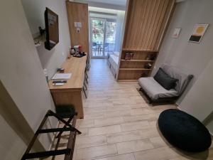 TV a/nebo společenská místnost v ubytování Xanthi Studio Apartments