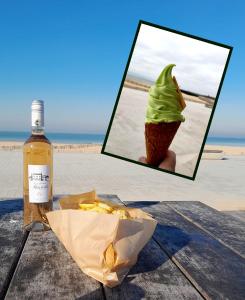 a picture of an ice cream cone and a bottle of alcohol at Studio plage, vue mer et dragon, garage pour moto in Calais