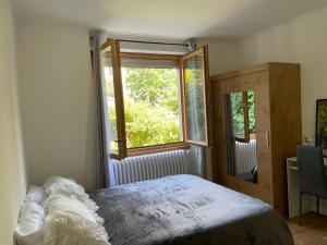 Postel nebo postele na pokoji v ubytování Chambre privée vue sur le jardin proche centre ville