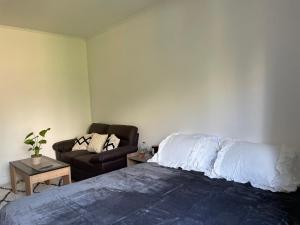 Posezení v ubytování Chambre privée vue sur le jardin proche centre ville