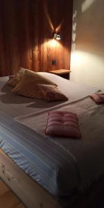 A bed or beds in a room at Agriturismo Au Jardin Fleuri