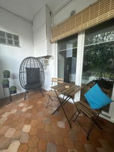 a patio with a wooden table and chairs and a window at Greta's Home a 2 minuti dal lago in Arona