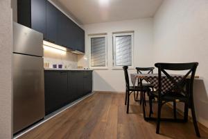 Η κουζίνα ή μικρή κουζίνα στο The Lakeside Haven +9 φωτογραφίες