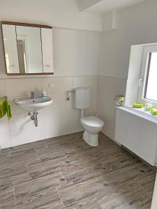 Vannituba majutusasutuses Ferienwohnung in Seenähe!