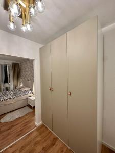 Posteľ alebo postele v izbe v ubytovaní CASTLE HILL apt in Old Town of Bratislava with free parking + 4 fotografie