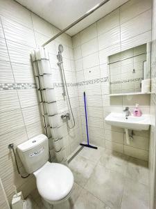 Um banheiro em Apartmani Vila Milaris mais 37 fotos