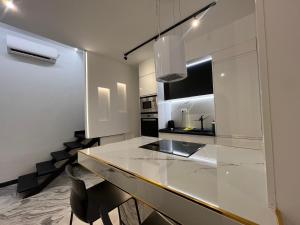 Kuchnia lub aneks kuchenny w obiekcie BS4 suite Luxury Madrid centro