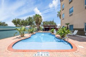 Hồ bơi trong/gần Holiday Inn - Brownsville by IHG