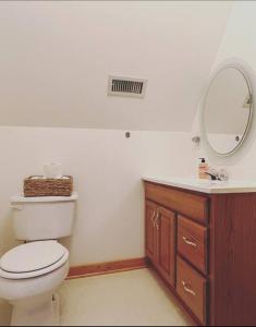 Um banheiro em An A-Frame Home, Away From Home