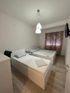 Postel nebo postele na pokoji v ubytování Apartments IVI Gevgelija