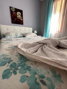 A bed or beds in a room at La Kameya