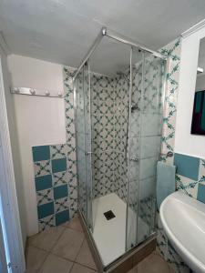a bathroom with a shower with a toilet and a sink at Open Space nel Parco con parcheggio gratuito in Florence