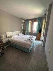 A bed or beds in a room at La Kameya