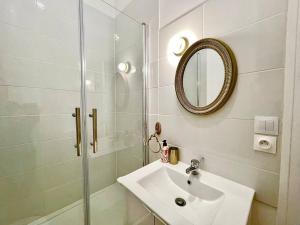 a bathroom with a sink and a shower with a mirror at Caporizon-Le Perot-T2 au coeur du vieux port 100m plage in La Rochelle