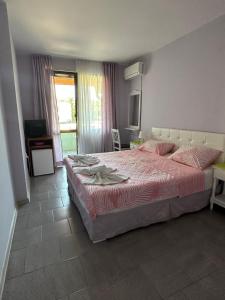 A bed or beds in a room at La Kameya