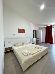 Cama ou camas em um quarto em Apartmani Vila Milaris
