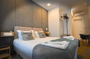 Säng eller sängar i ett rum på Heritage Hotel Petrakija