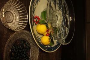 a table with a plate of lemons and a glass at Fuefuki - House - Vacation STAY 10281 in Fuefuki