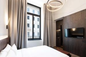 Postel nebo postele na pokoji v ubytování Radisson Collection Hotel, Palazzo Touring Club Milan