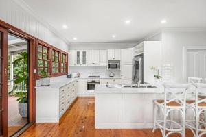 O bucătărie sau chicinetă la Belle Vue Cottage - East Toowoomba