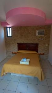 Postel nebo postele na pokoji v ubytování Hotel Real del Quijote a sólo 50 metros de la playa