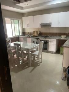 Kuchyň nebo kuchyňský kout v ubytování Appartement De Luxe A Wilaya De Tetouan