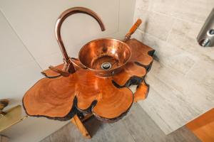 a copper pot sitting on top of a leaf holder at AYCA La Flora Hotel Boutique in Valparaíso