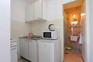 Kuchyň nebo kuchyňský kout v ubytování Apartments and rooms with parking space Tucepi, Makarska - 5263 + 32 fotografií