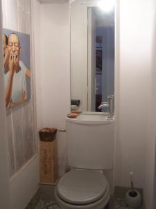 Ett badrum på La Casa Victoria -Stanislas area -Suite 65m2 OR Loft 75m2