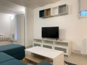 Et tv og/eller underholdning på Charming intim apartment in Paris South