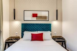 Postel nebo postele na pokoji v ubytování Arenula Suites