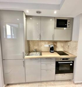 Appartement cosy: 2 min train, 10 min plage, clim