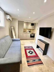 Appartement cosy: 2 min train, 10 min plage, clim