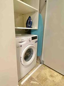 Appartement cosy: 2 min train, 10 min plage, clim