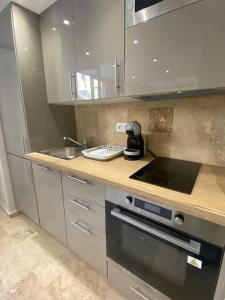 Appartement cosy: 2 min train, 10 min plage, clim