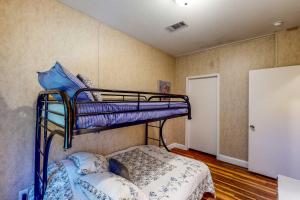a bedroom with two bunk beds in a room at Gallop Away in Williston