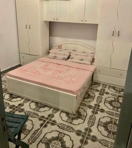 a small bedroom with a bed and a chair at شالية صف اول على البحر فى قرية الكرمة سيدى عبد الرحمن in El Alamein