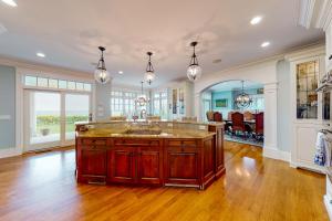 a large kitchen with a large island in a room at The Bonnieview in Nameloc Heights