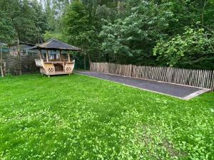 Zahrada ubytování Chalet in Jalhay near Forest Trails
