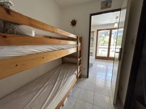 Fotografia z galérie ubytovania Studio cabine à Sète avec piscine, terrasse, parking privé, à 1km de la plage - FR-1-338-504 v destinácii Sète
