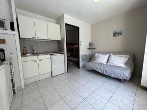 Fotografia z galérie ubytovania Studio cabine à Sète avec piscine, terrasse, parking privé, à 1km de la plage - FR-1-338-504 v destinácii Sète