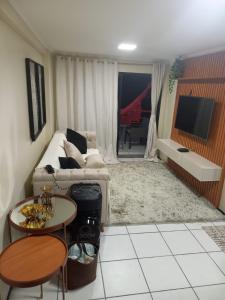 Μια τηλεόραση ή/και κέντρο ψυχαγωγίας στο Apartamento com toda mobília nova de frente para o mar praia de iracema