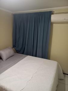 Ένα ή περισσότερα κρεβάτια σε δωμάτιο στο Apartamento com toda mobília nova de frente para o mar praia de iracema