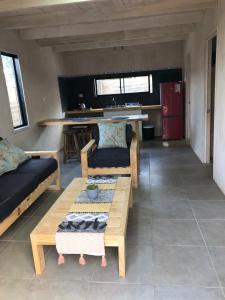 a living room with a couch and a table at Cabaña acogedora en Navidad in Navidad