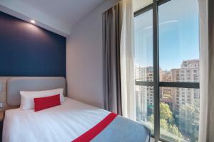 Postel nebo postele na pokoji v ubytování Holiday Inn Express - Yerevan by IHG + 37 fotografií