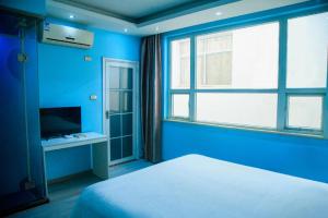 Giường trong phòng chung tại Wudangshan Daohe Inn