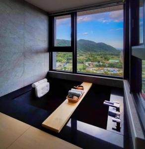 Uma vista geral da montanha ou uma vista da montanha a partir do apartamento