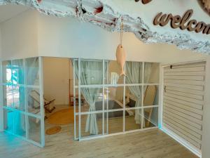 a room with glass doors and a ceiling at Chon's Dock Homestay & Apartment For Lease in Phan Thiet