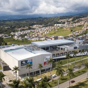 an aerial view of a building with palm trees at Tranquilo y Acogedor Apto en Fusagasugá. in Fusagasuga